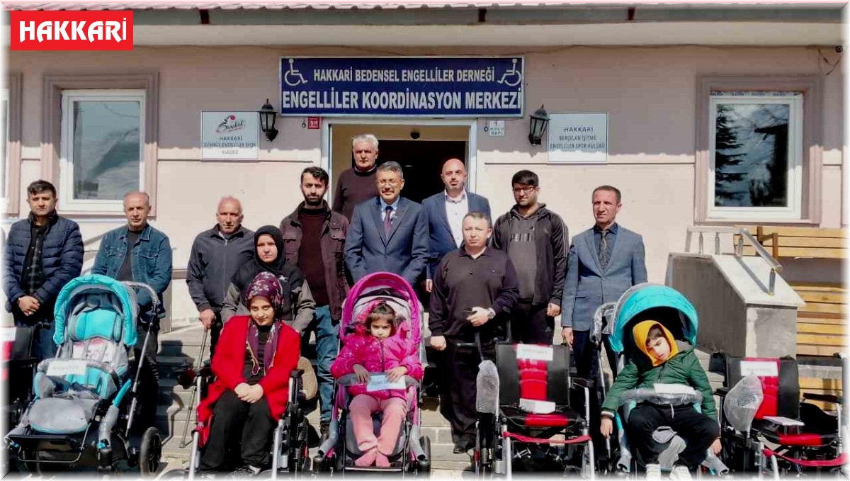 Hakkari'de bedensel engellilere sandalye desteği