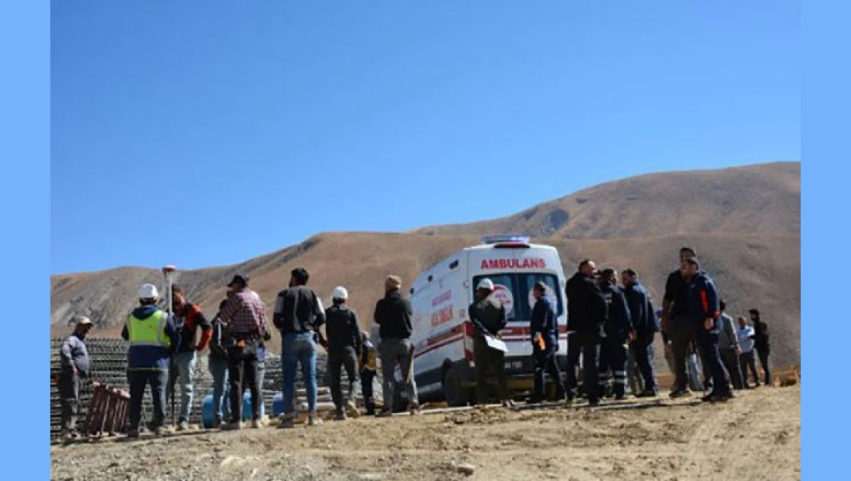 Hakkari'de beton dökümünde kalıp çöktü: 3 yaralı