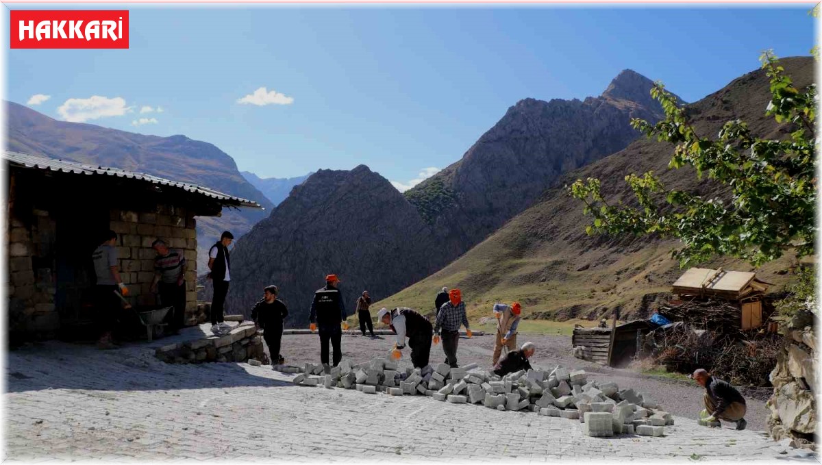 Hakkari'de bir semt daha modern yola kavuştu