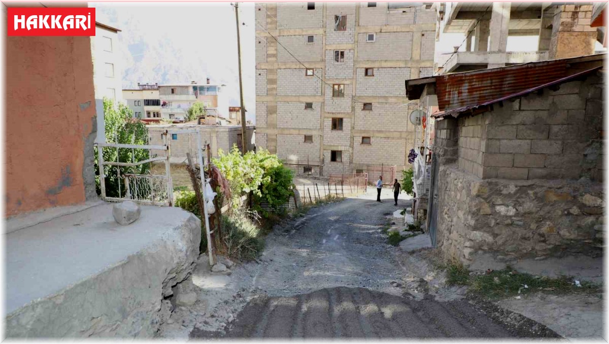 Hakkari'de bir semt ilk defa asfalta kavuşuyor