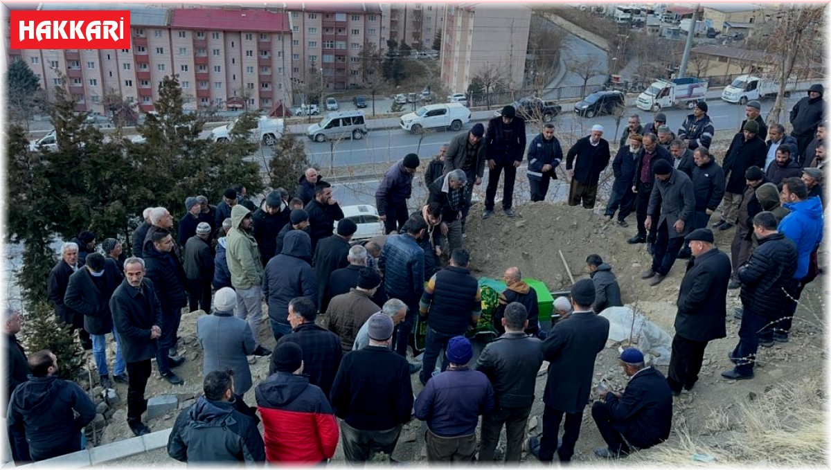 Hakkari'de boğazı kesilmiş halde bulunan kadın toprağa verildi