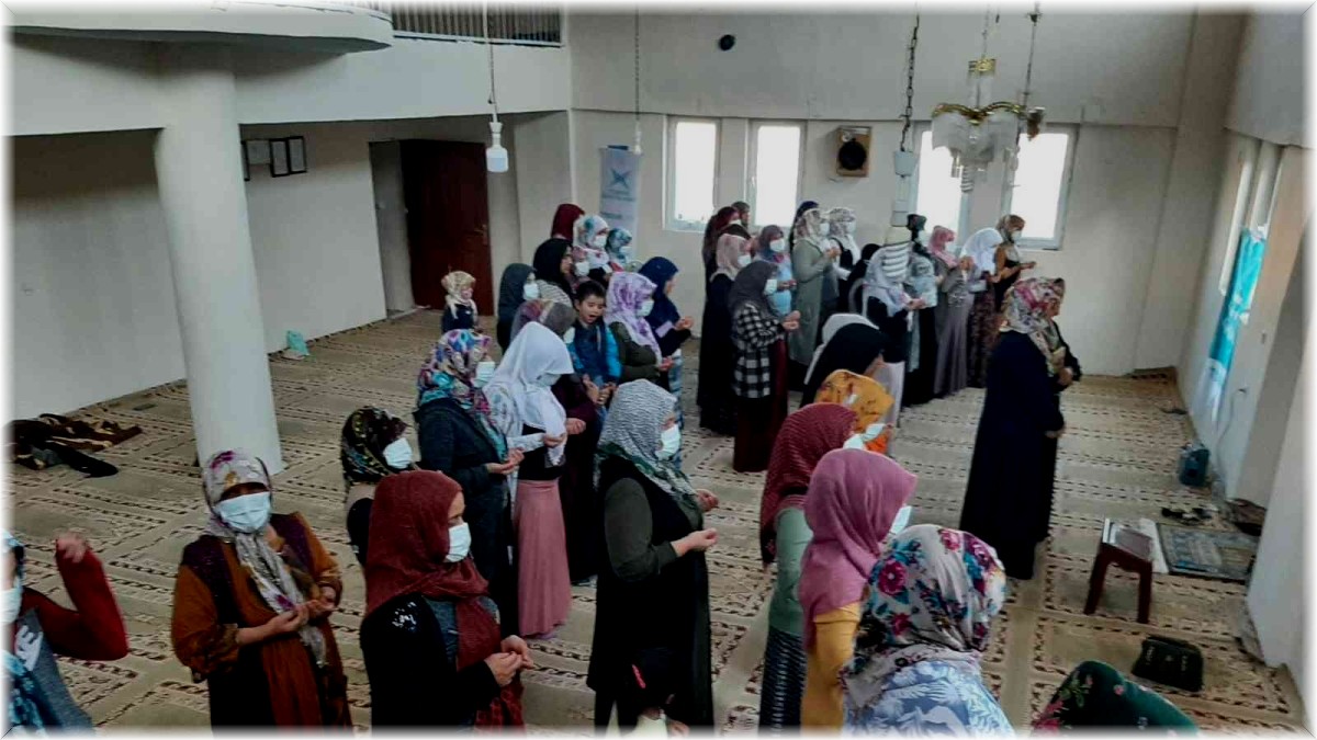 Hakkâri'de, "Camiler ve Din Görevlileri Haftası" nedeniyle program düzenlendi