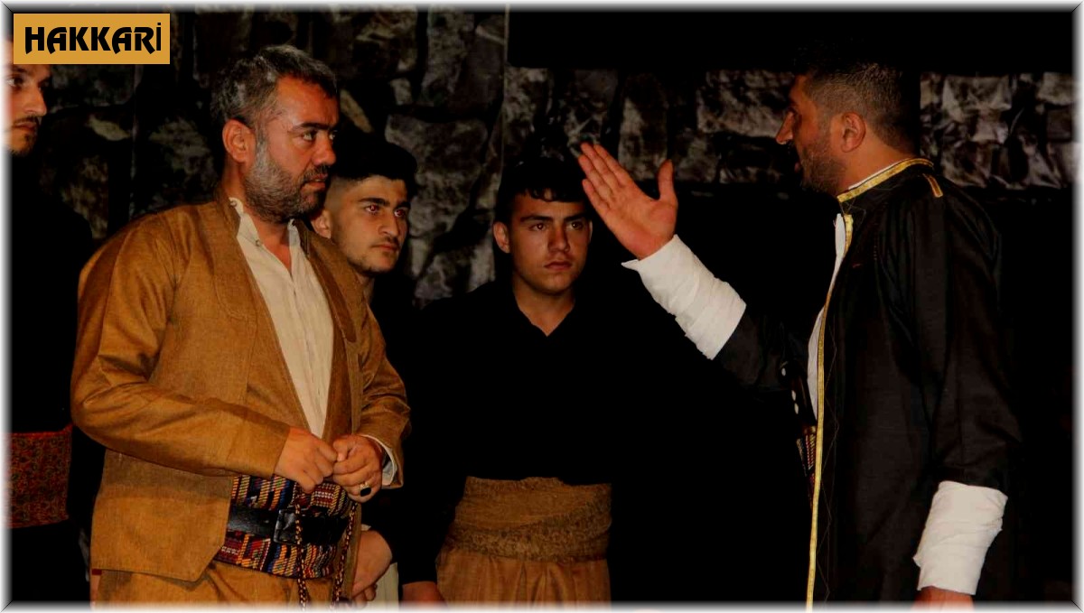 Hakkari'de "Cembeli ve Binevş" oyunu sahnelendi