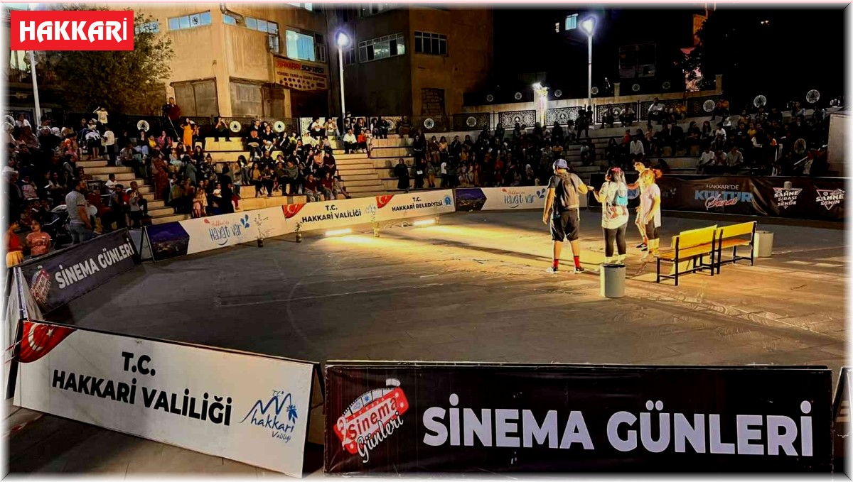 Hakkari'de 'Çiçekli Park' adlı tiyatro oyunu sahnelendi