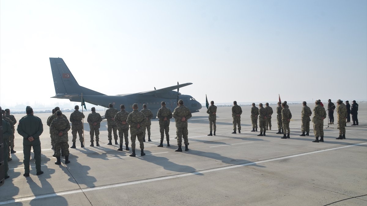 Hakkari'de çığ düşmesi sonucu şehit olan asker için tören düzenlendi
