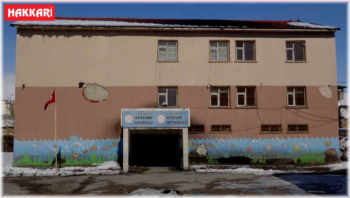 Hakkari'de depreme dayanıklı olmadığı tespit edilen 3 okul tahliye edildi