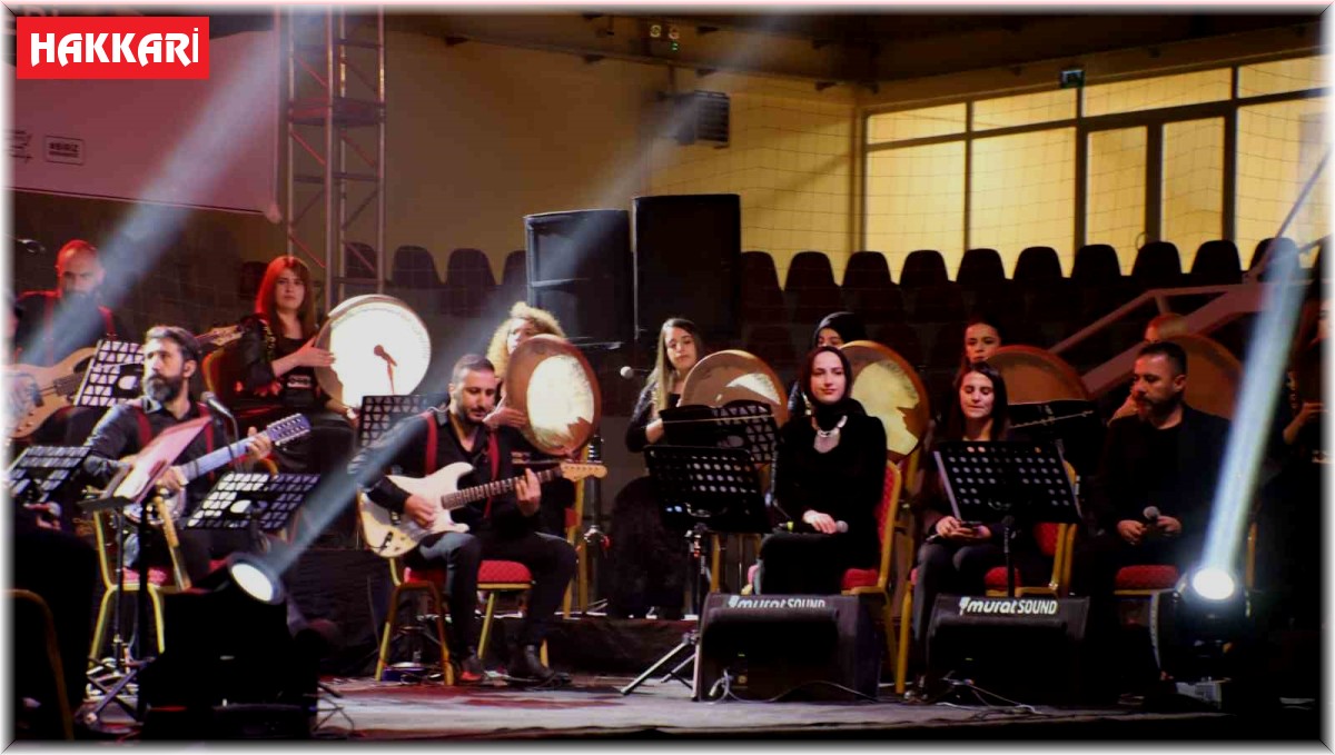 Hakkari'de depremzedeler için dayanışma konseri düzenlendi
