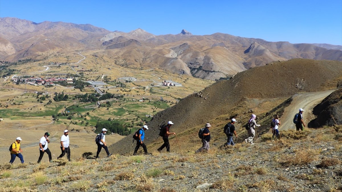Hakkari'de doğa yürüyüşü düzenledi