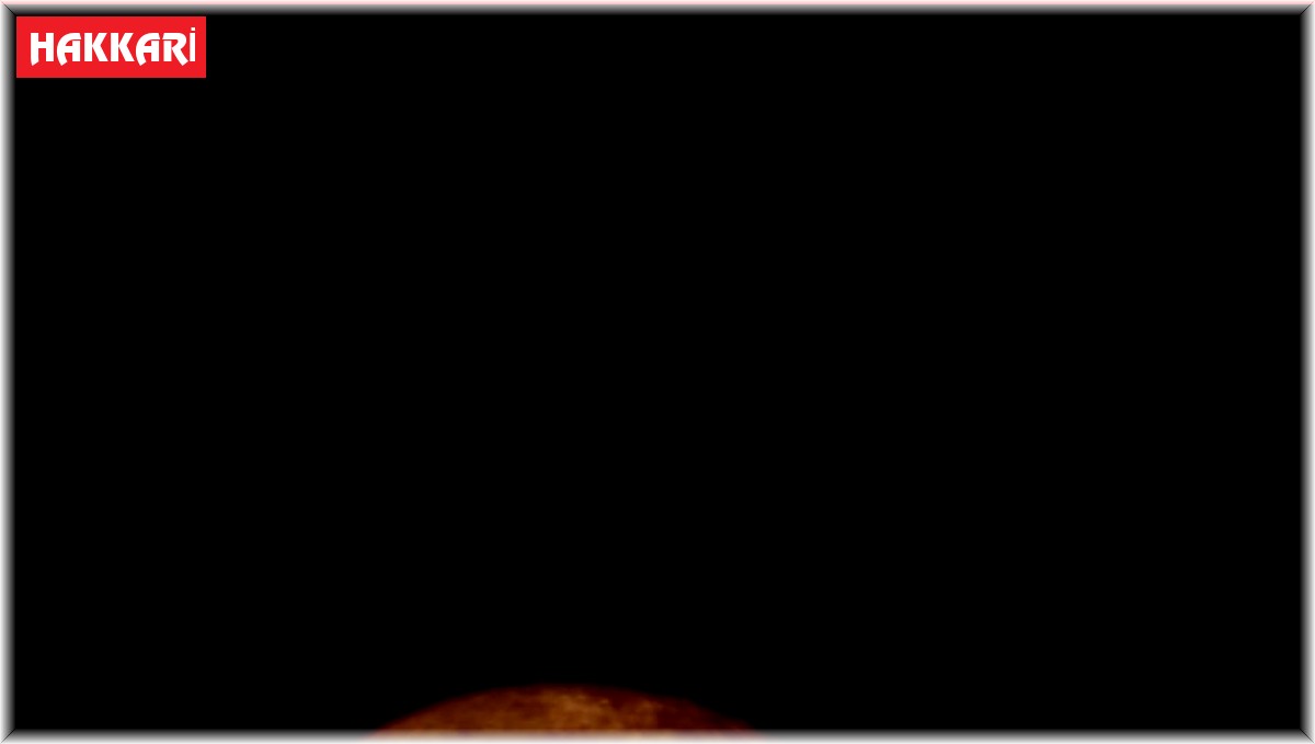 Hakkari'de dolunay güzelliği