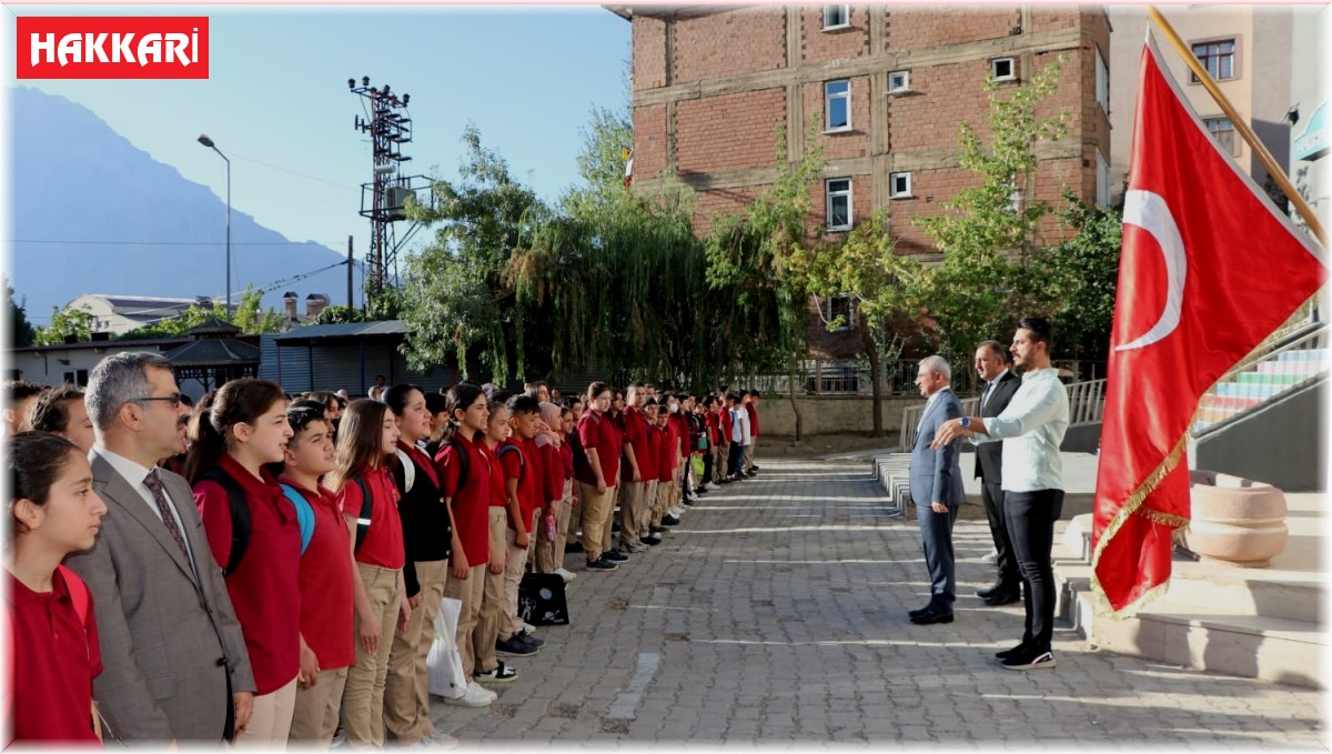 Hakkari'de eğitim öğretim yılının ilk ders zili çaldı