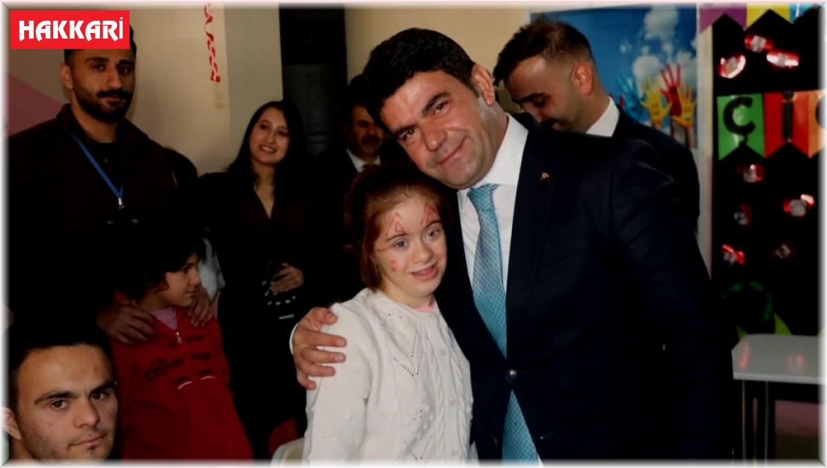 Hakkâri'de "Elimi tutsan engellimi unutsam" etkinliği