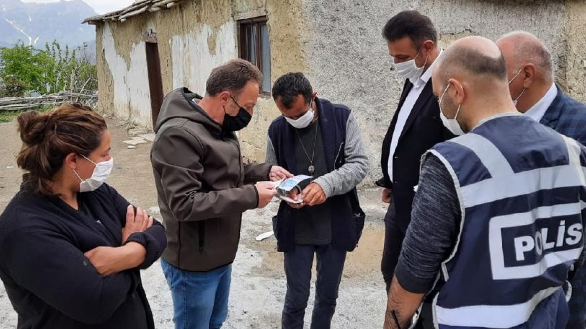 Hakkari'de engelli ve yaşlı ödemeleri devam ediyor