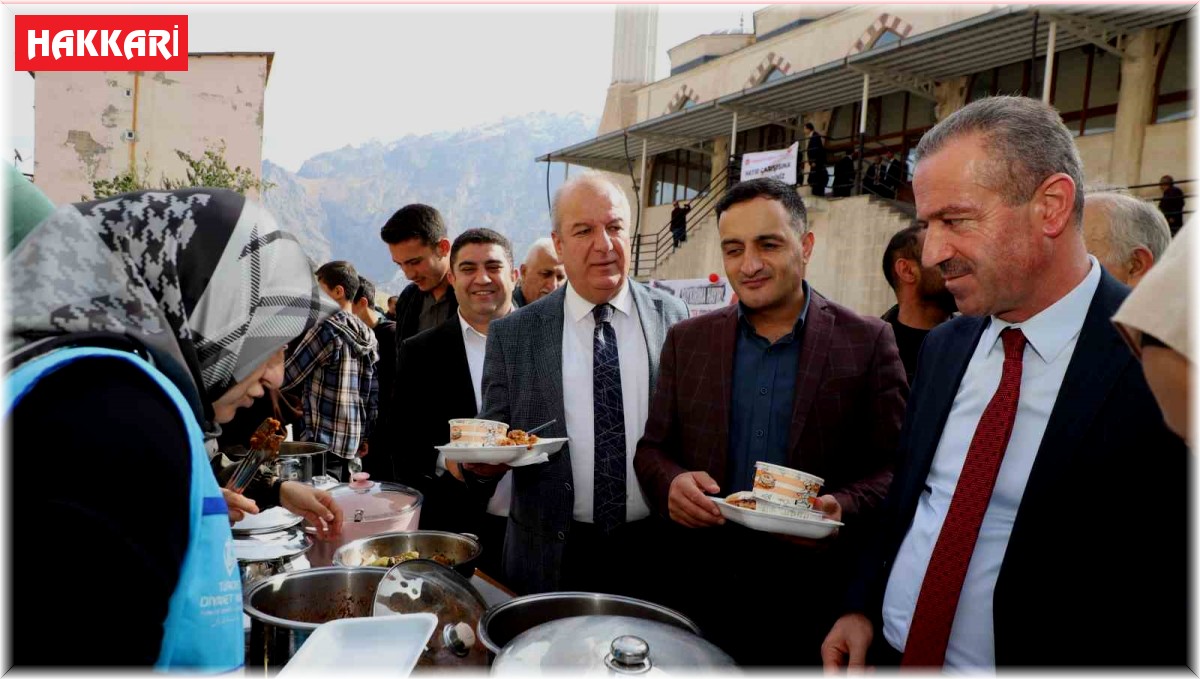 Hakkari'de Filistin'e destek amaçlı hayır çarşısı kuruldu