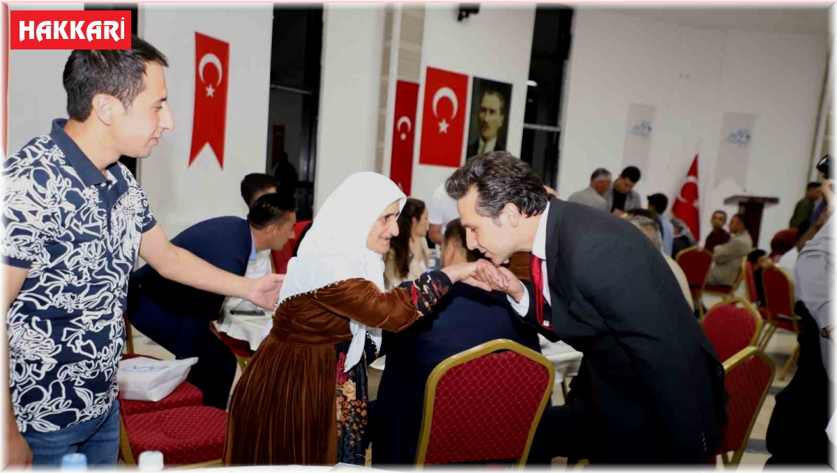 Hakkari'de gazi ve şehit aileleri onuruna yemek verildi