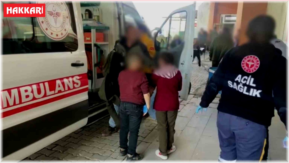 Hakkari'de gıda zehirlenmesi iddiasıyla çok sayıda öğrenci hastaneye kaldırıldı