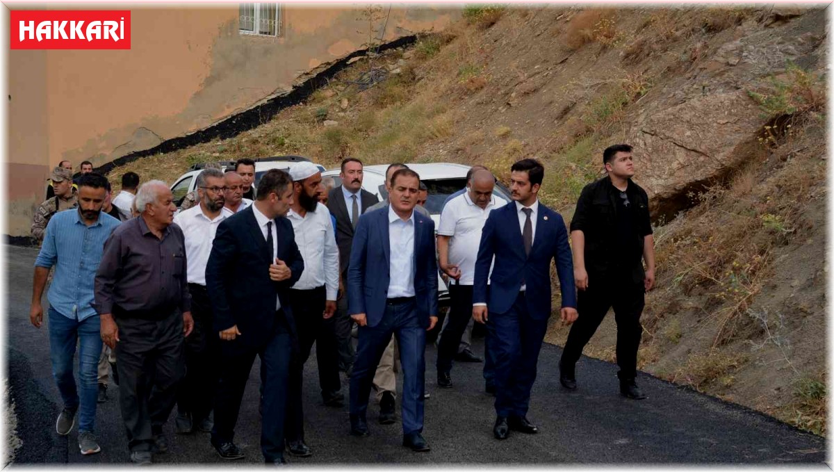 Hakkari'de iki semt ilk defa asfalta kavuştu