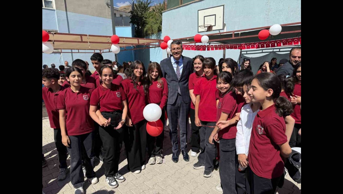 Hakkâri'de İlköğretim Haftası coşkusu