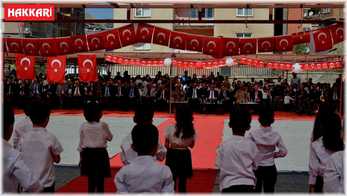 Hakkari'de İlköğretim Haftası kutlandı