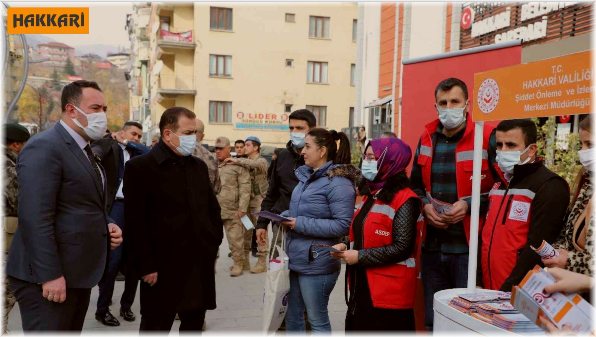 Hakkari'de "Kadına Şiddete Hayır" standı açıldı