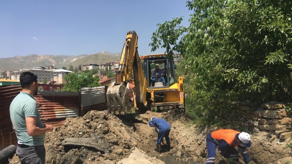 Hakkari'de kanalizasyon arızasıyla mücadele çalışması