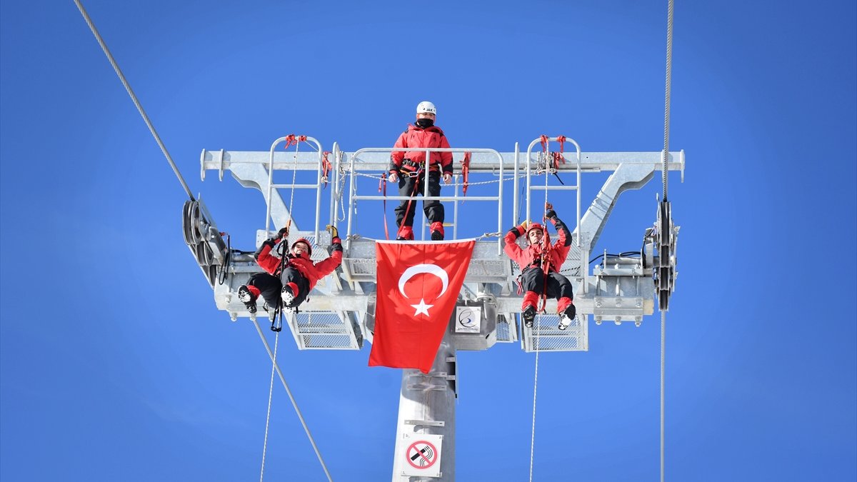 Hakkari'de kayakseverlerin huzur ve güvenliği JAK timlerine emanet