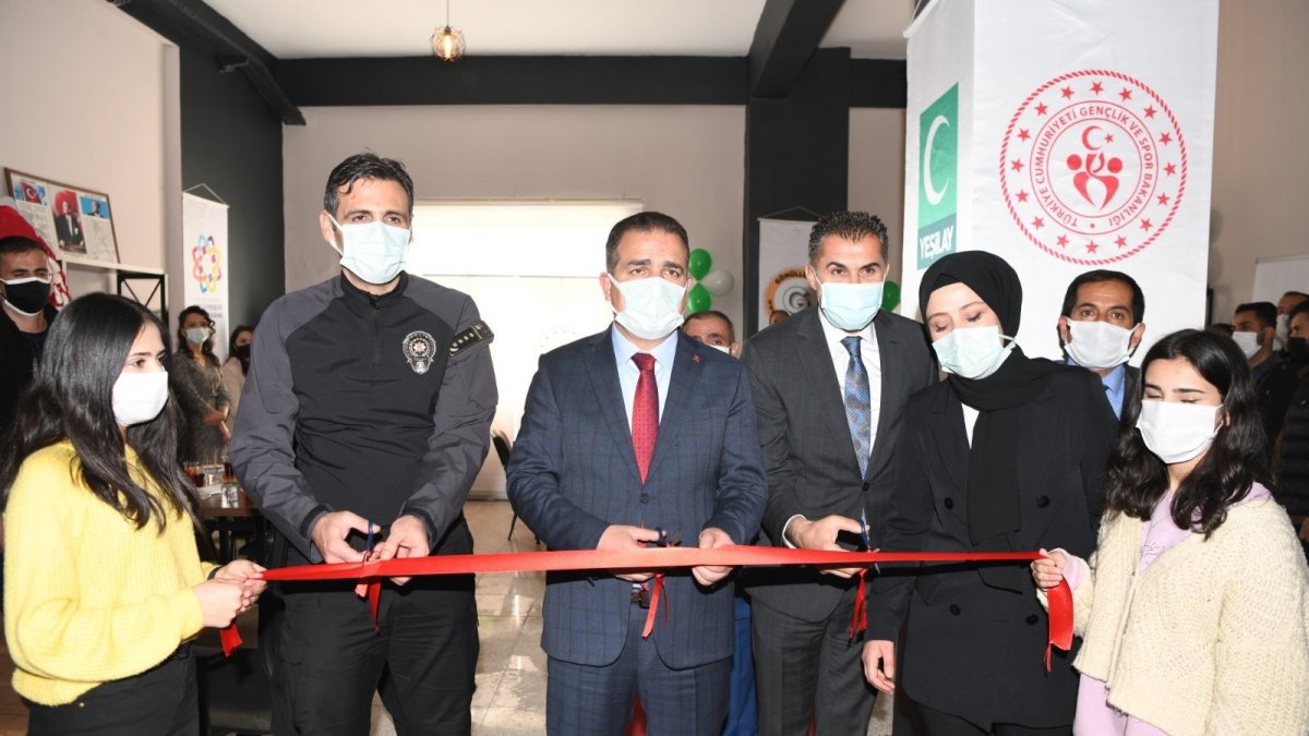 Hakkari'de 'kitap kafe' açılışı