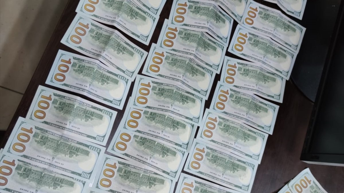 Hakkari'de Kovid-19 tedbirlerini ihlal ederek kumar oynayan 10 kişiye ceza verildi