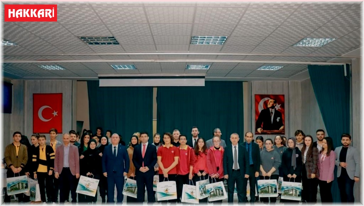 Hakkari'de lise ve ortaokullar arası bilgi yarışması