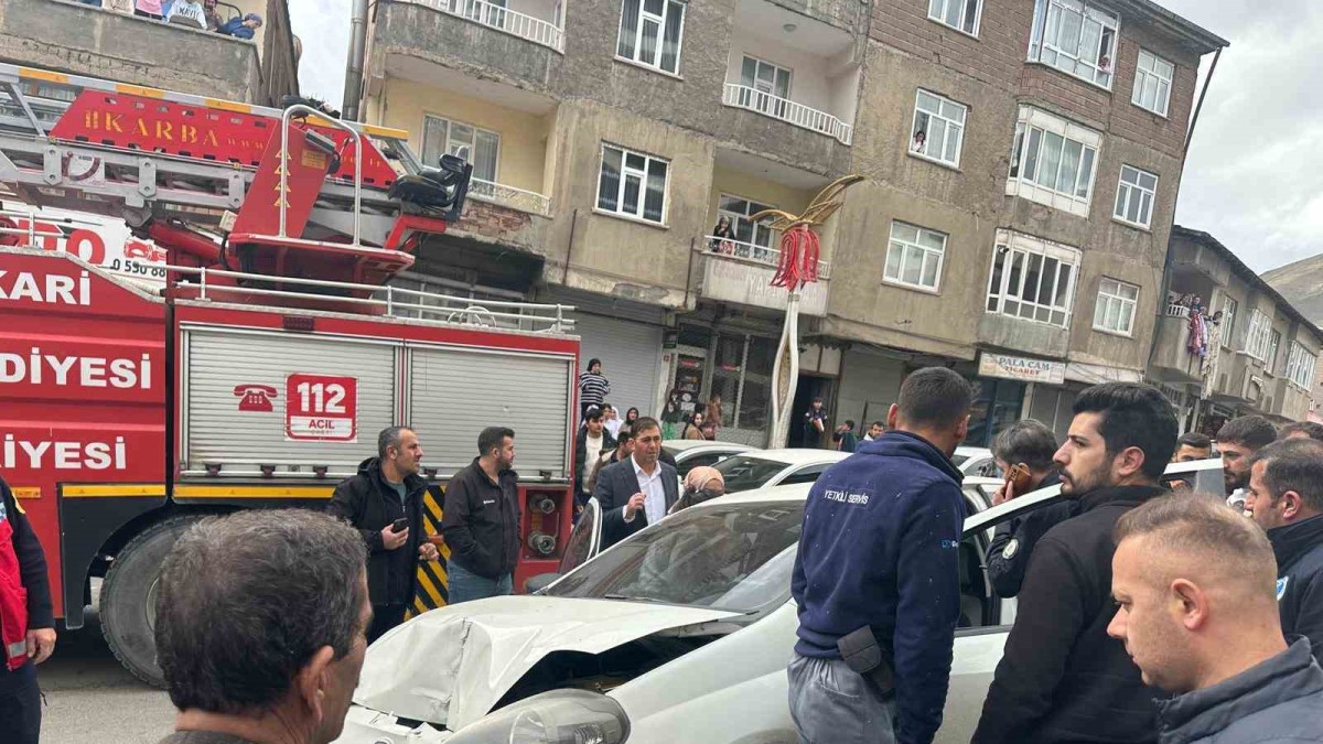 Hakkari'de maddi hasarlı trafik kazası
