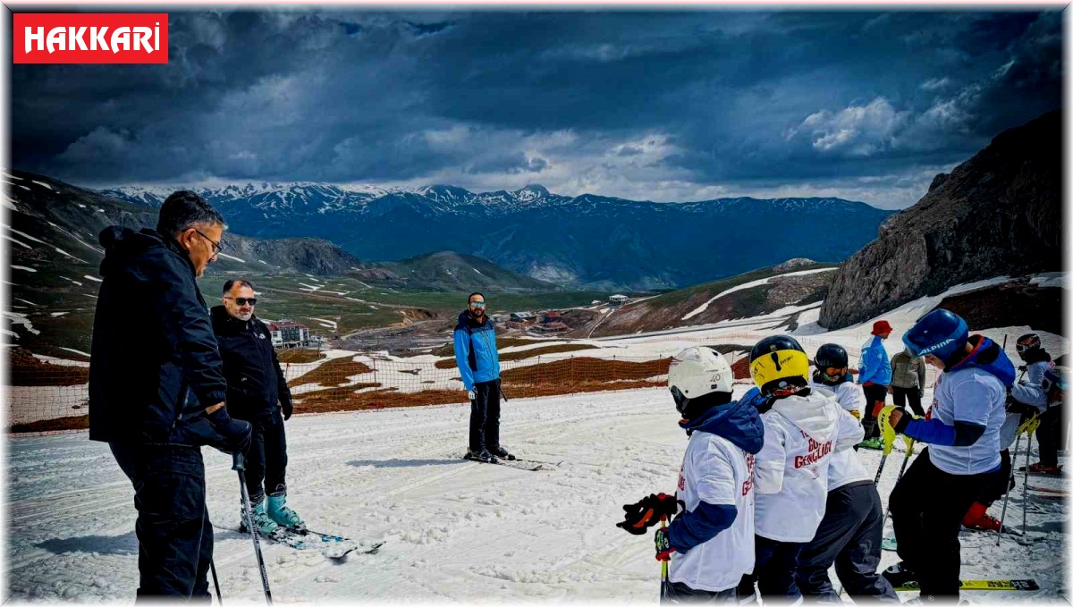 Hakkari'de mayıs ayında kayak yarışması düzenlendi