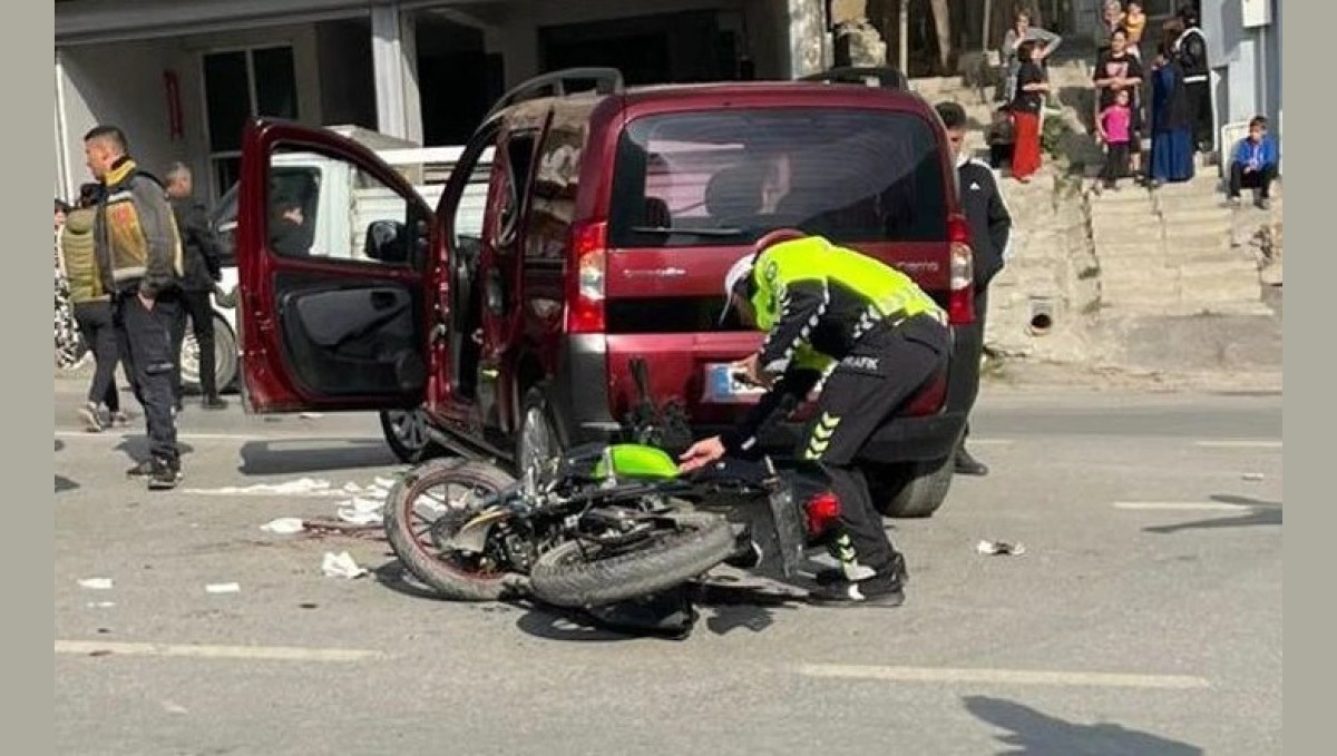 Hakkari'de motosikletle kamyonet çarpıştı: 1 yaralı