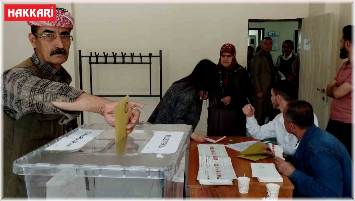 Hakkari'de oy kullanma işlemi başladı