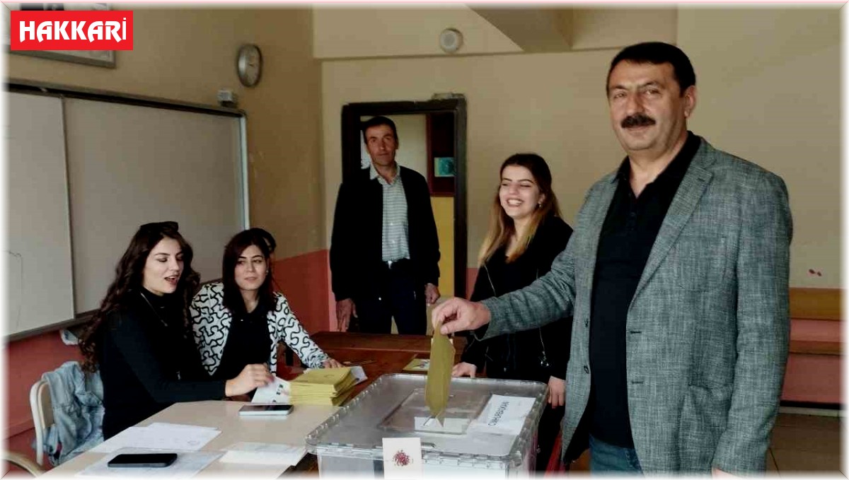 Hakkari'de oy verme işlemi başladı