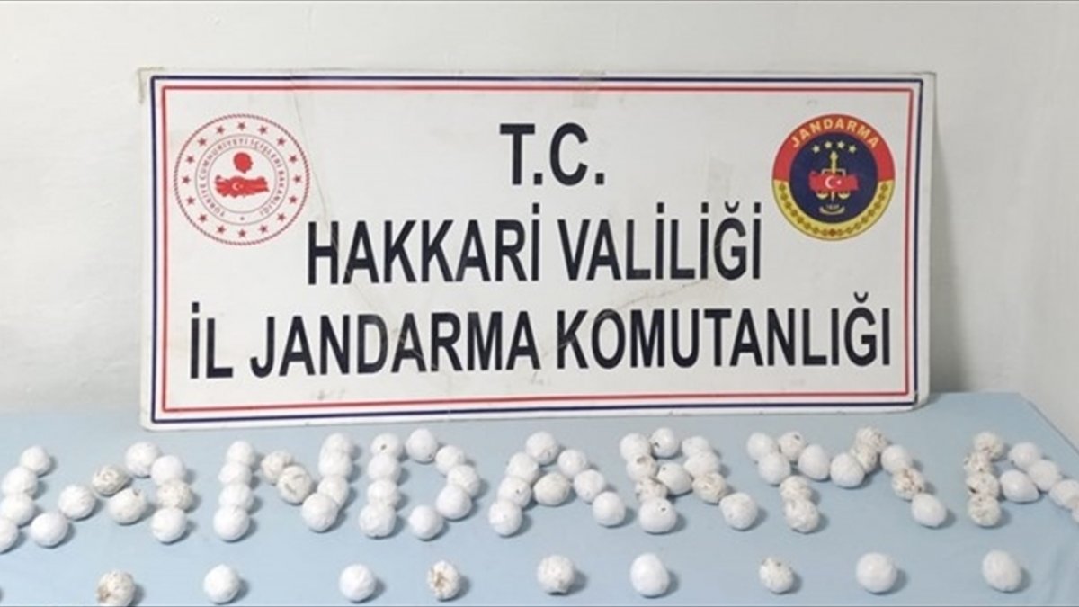Hakkari'de peynir bidonlarının içinde 5 kilogram eroin ele geçirildi