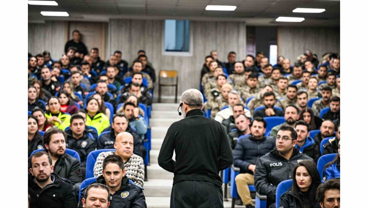 Hakkâri'de polislere farkındalık eğitimi