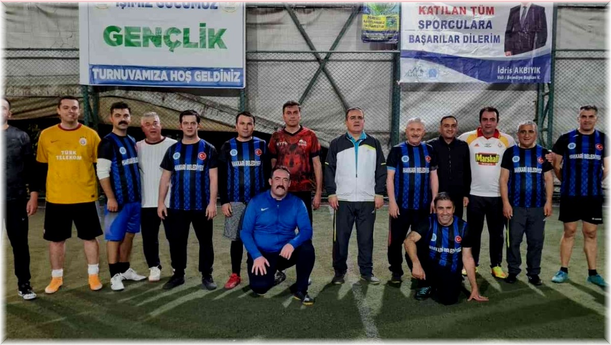 Hakkari'de protokol gösteri maçı yaptı