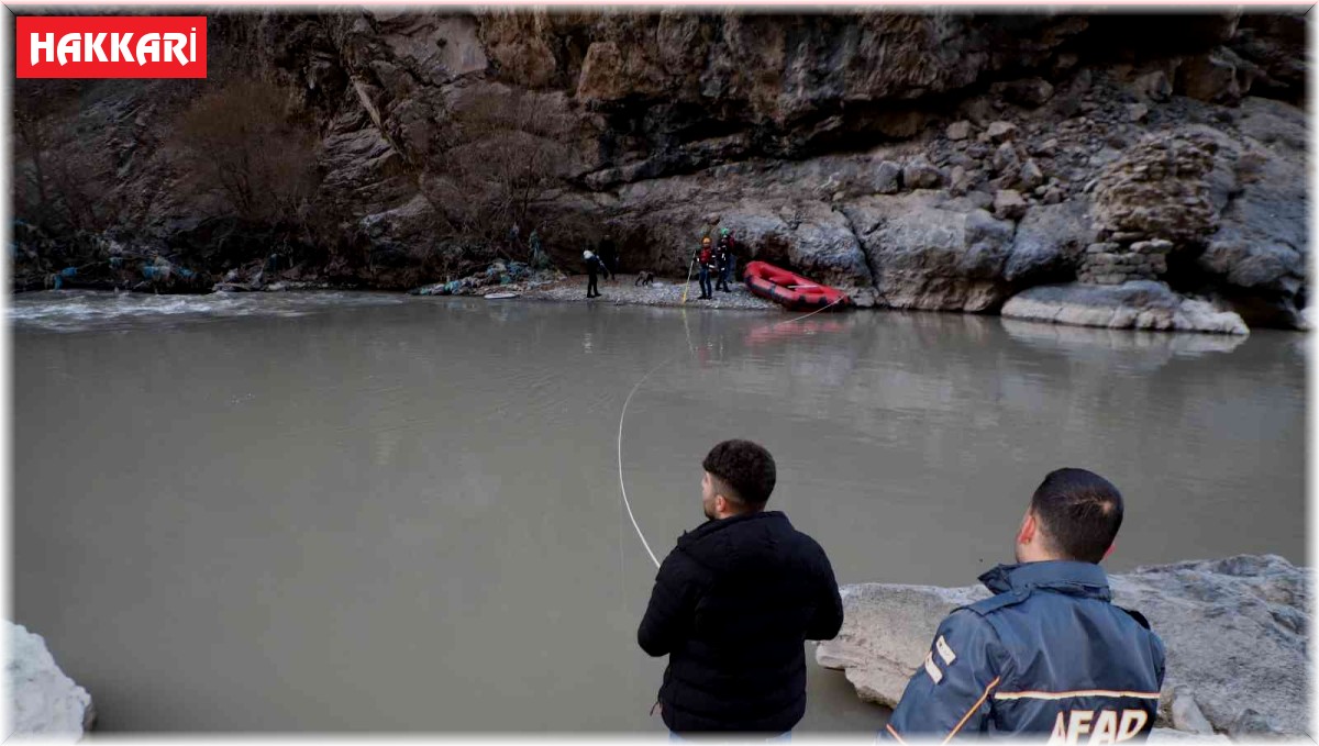 Hakkari'de rafting botuyla köpek kurtarma operasyonu