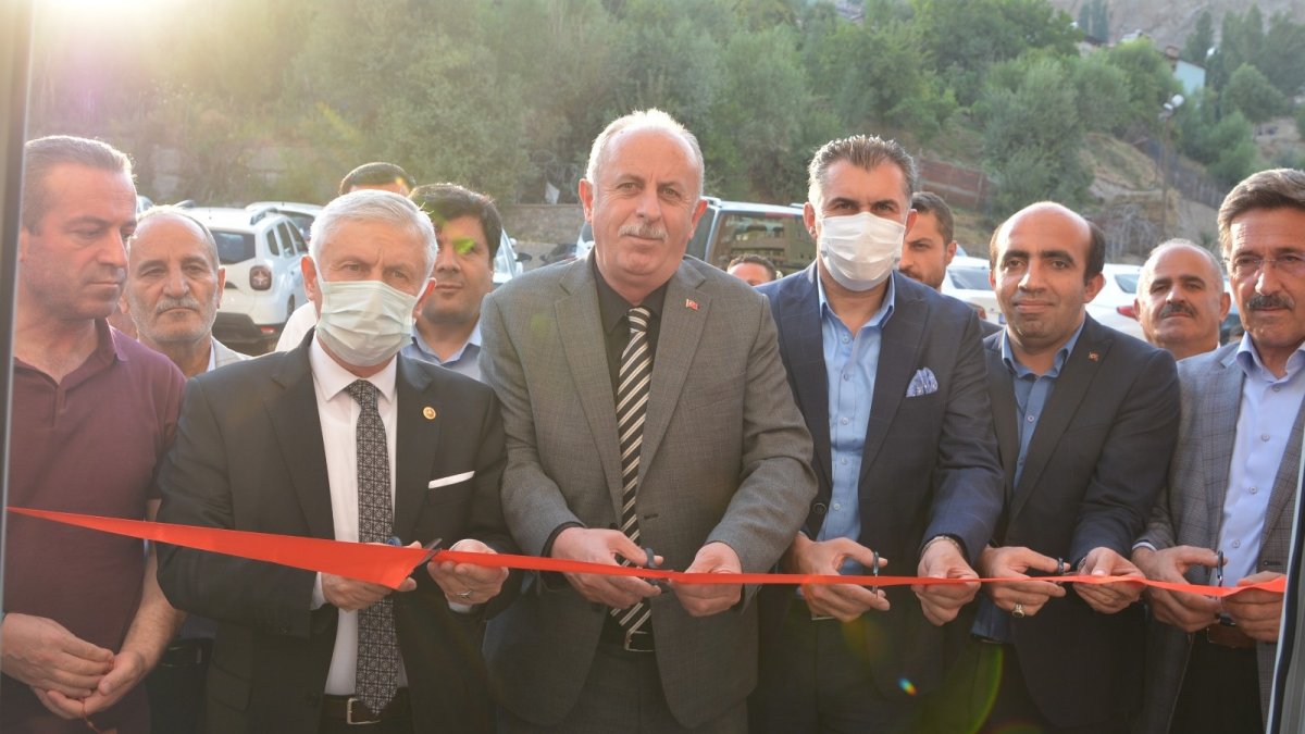 Hakkari'de 'robotik kitap kafe' hizmete açıldı