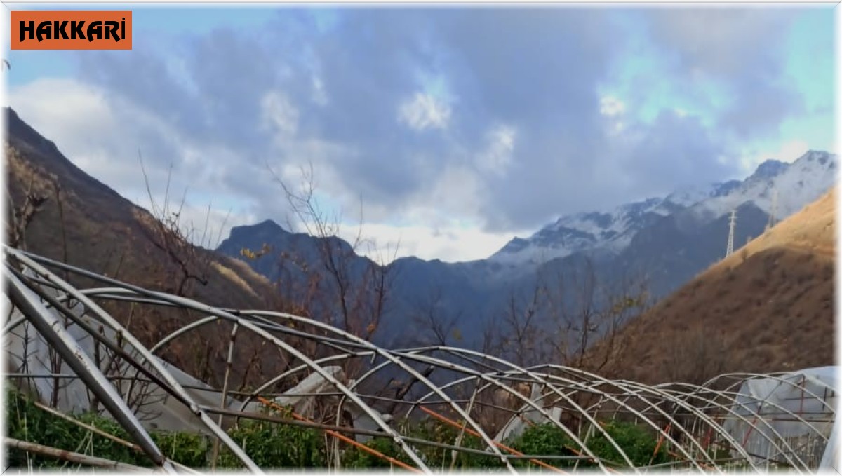 Hakkari'de rüzgar seralara zarar verdi