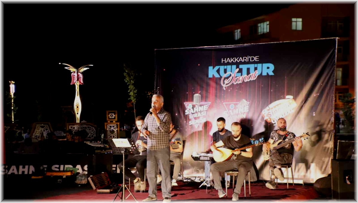 Hakkari'de 'Sahne Sırası Sende' etkinliği renkli görüntüler oluşturdu