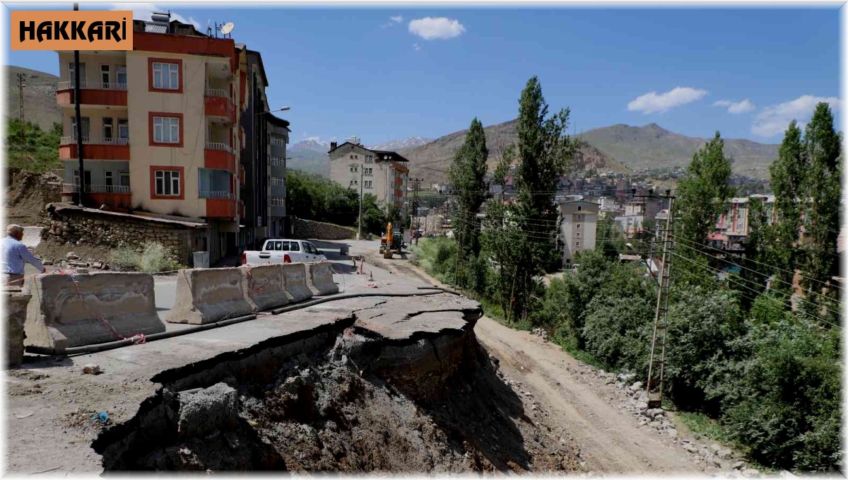 Hakkari'de sanayi yolunda istinat duvarı çalışması