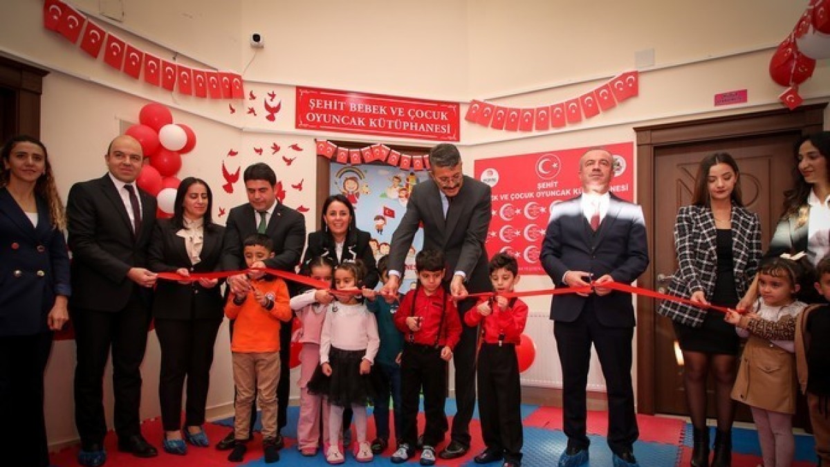 Hakkari'de 'Şehit Bebek ve Çocuk Oyuncak Kütüphanesi'nin ikincisi açıldı