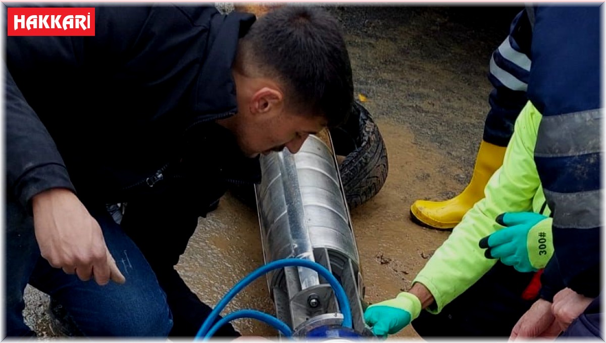 Hakkari'de sondaj su pompası tamir edildi
