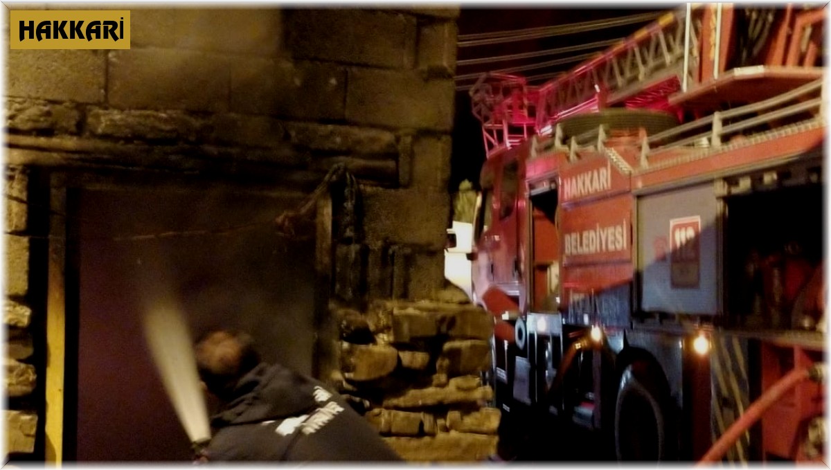 Hakkari'de tandır evi ve odunlukta yangın