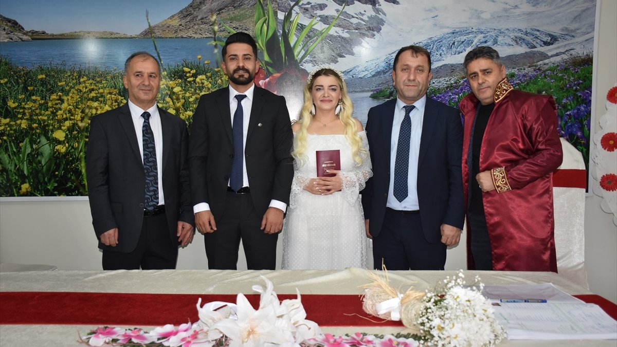 Hakkari'de tanışan ziraat mühendisleri Bilmez ve Acar hayatlarını birleştirdi