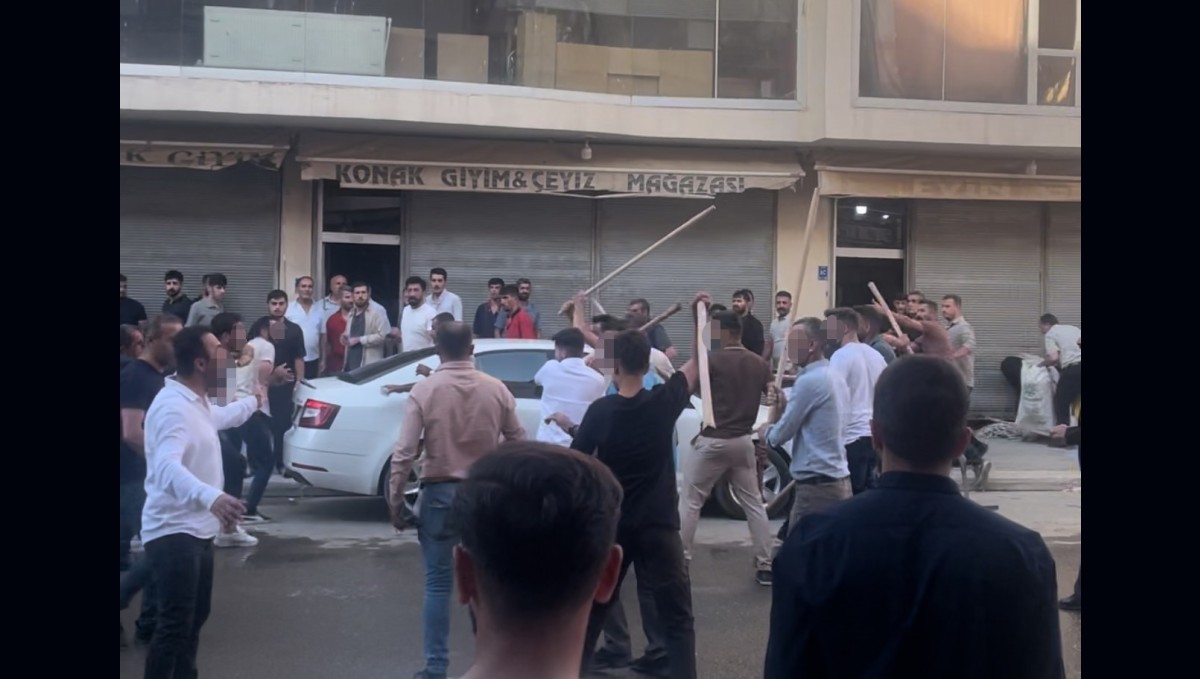 Hakkari'de taşlı ve sopalı kavga: 3 yaralı
