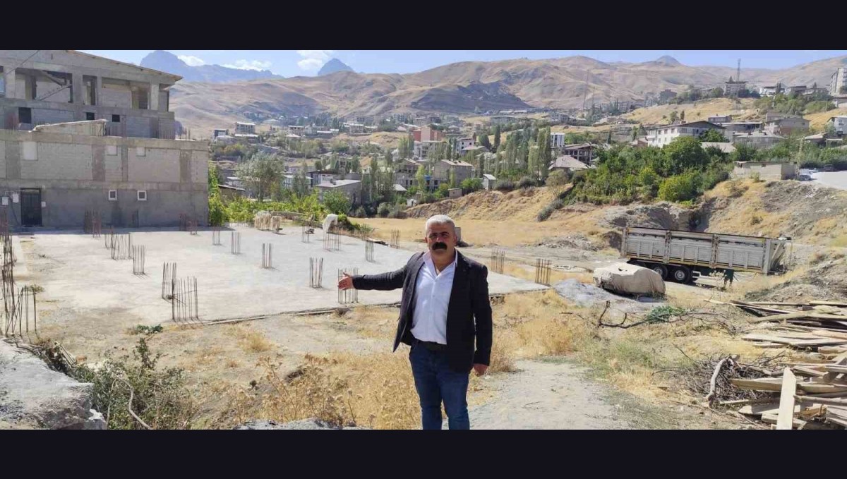 Hakkari'de temeli atılan cami destek bekliyor