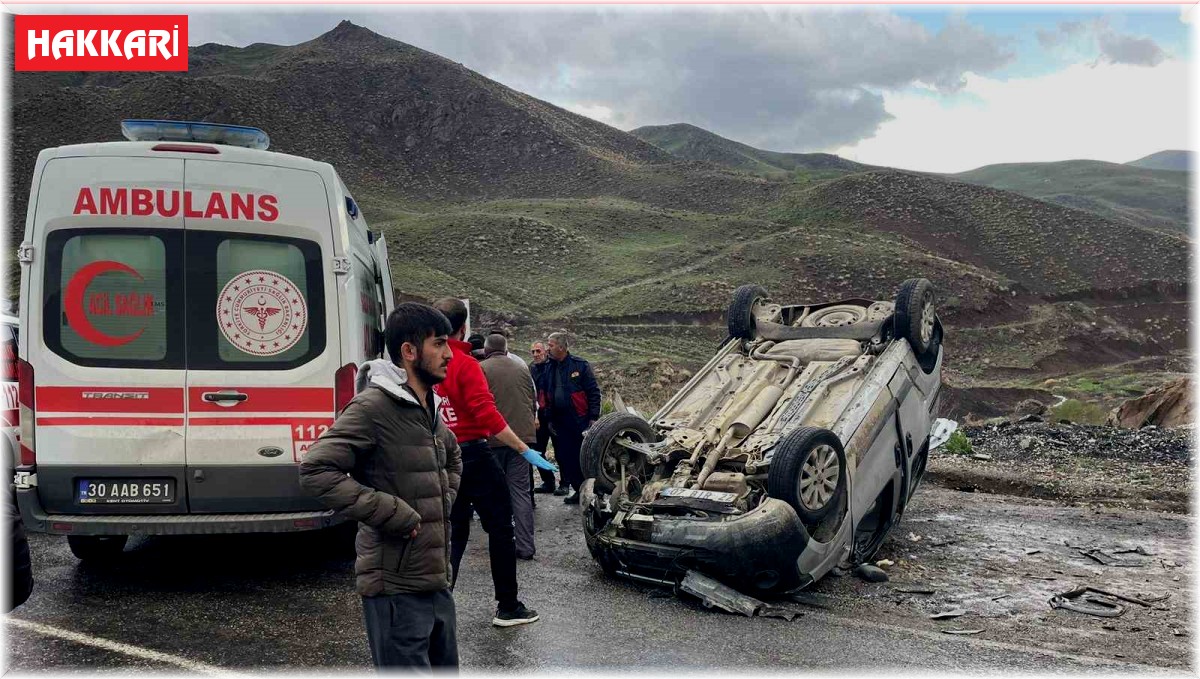 Hakkari'de trafik kazası: 1'i ağır 5 yaralı