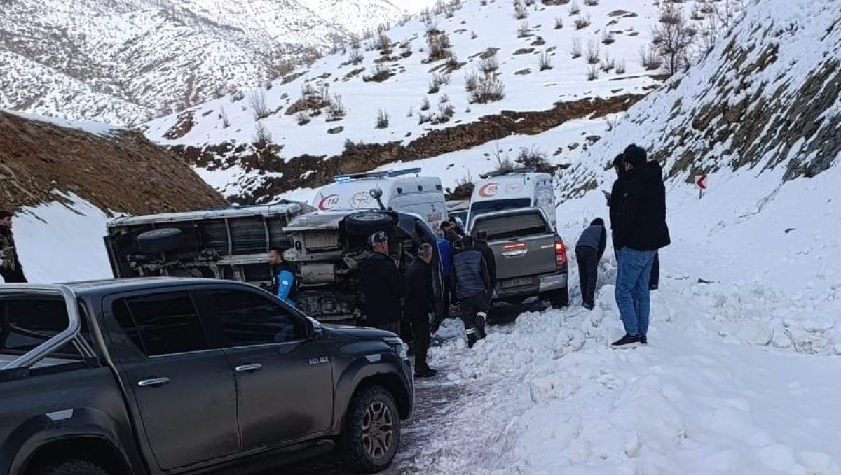 Hakkari'de trafik kazası: 2 yaralı