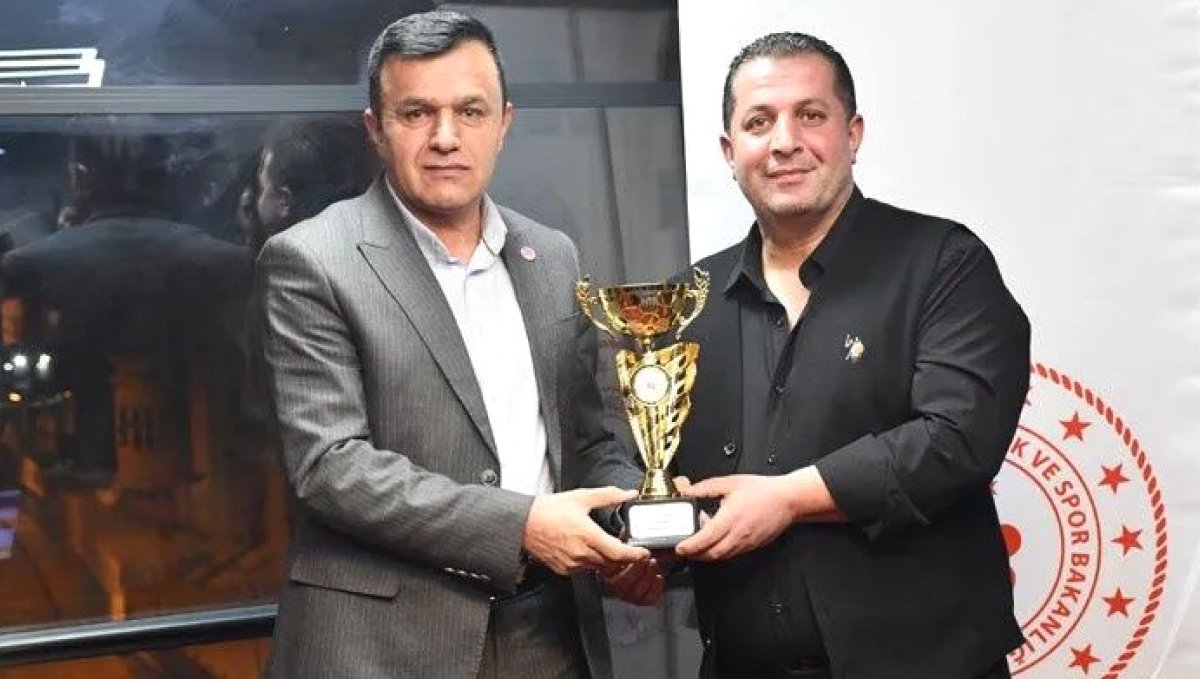 Hakkari'de üç bant bilardo heyecanı